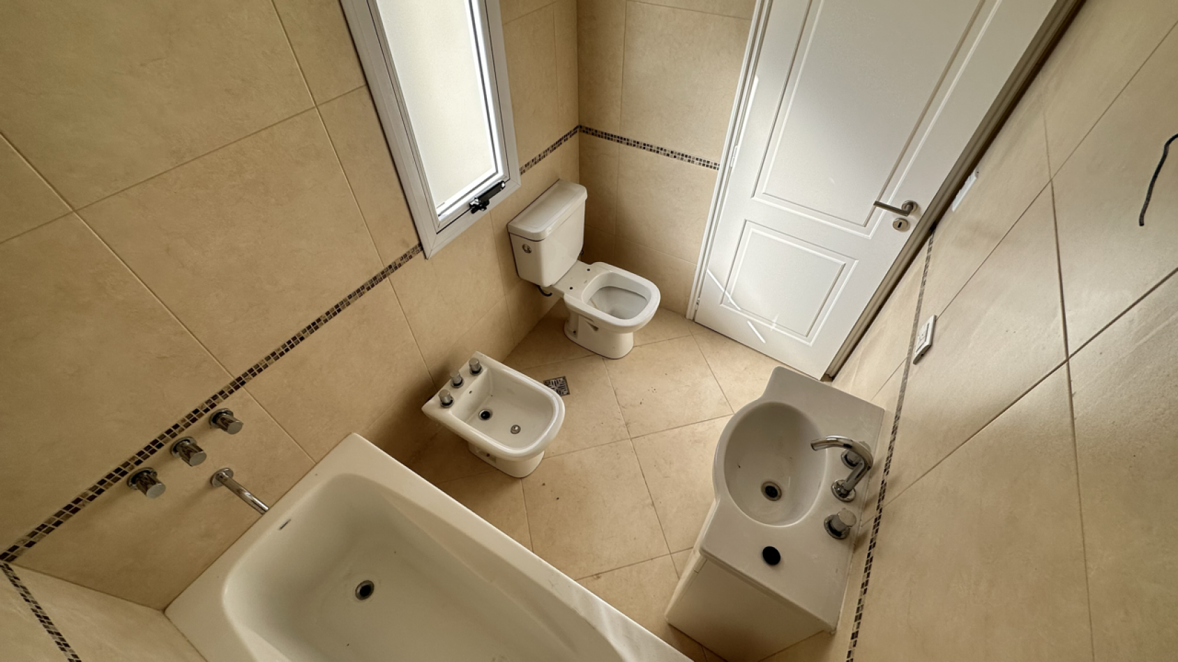 Depto 3 ambientes venta en General Belgrano con cochera