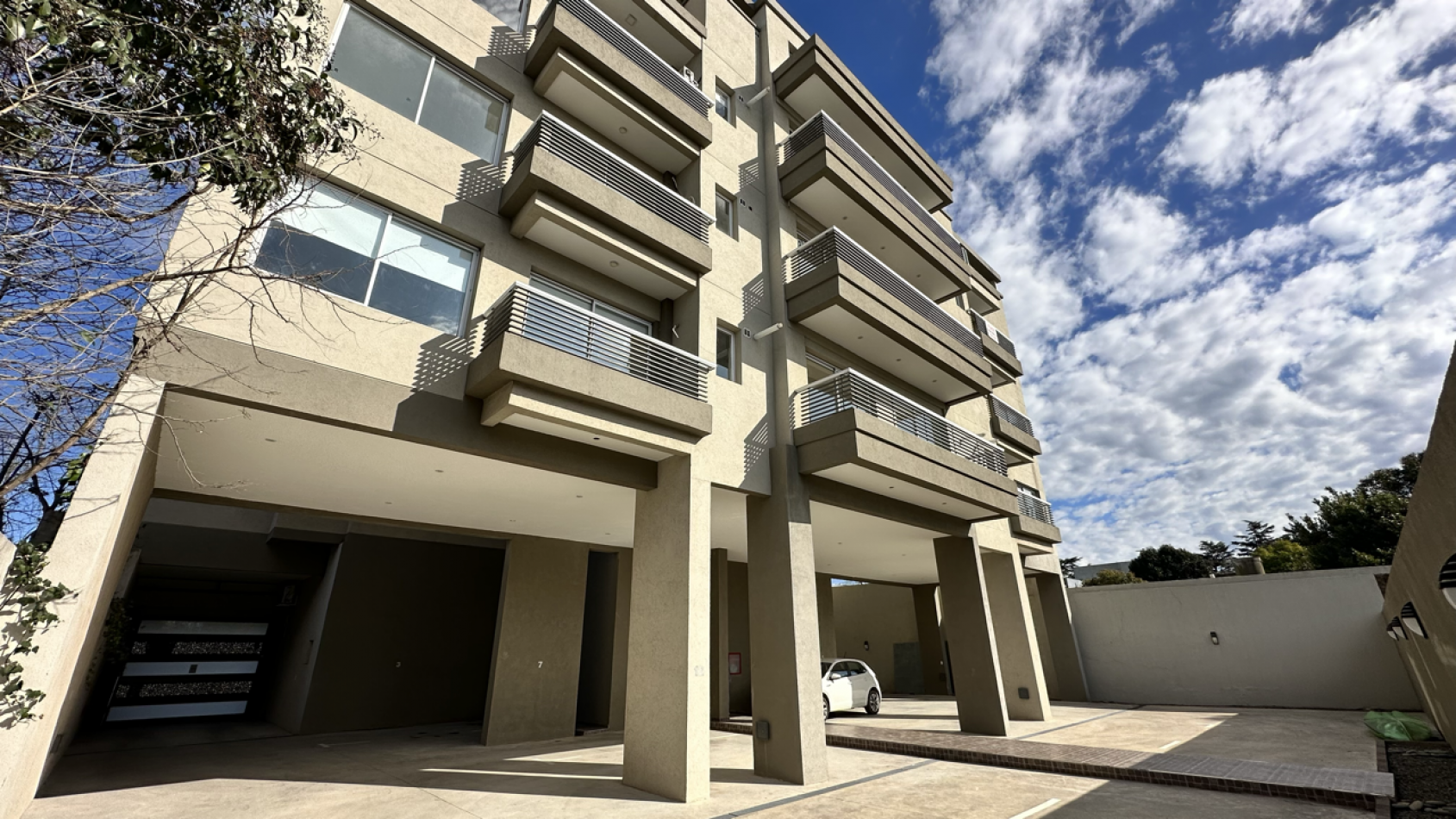 Depto 2 ambientes venta en General Belgrano con cochera