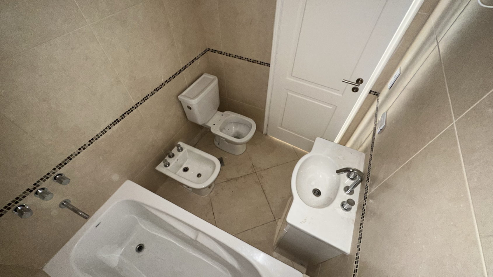 Depto 2 ambientes venta en General Belgrano con cochera