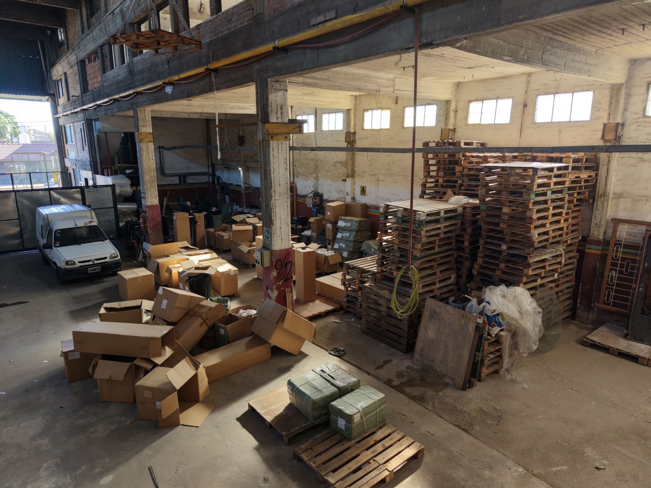 Galpon con oficinas Quilmes en venta