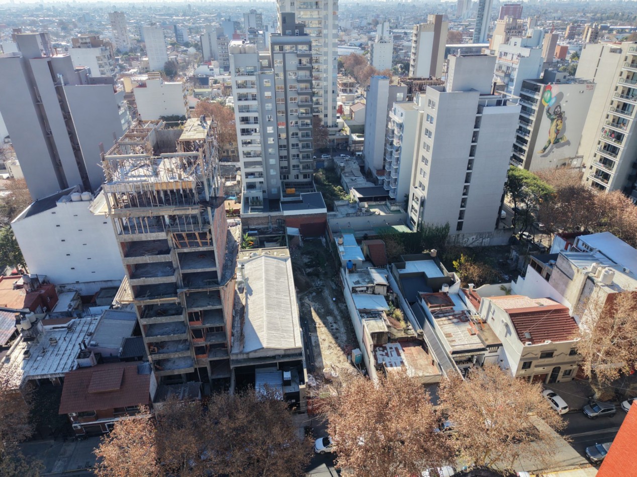 Piso/departamento 4 ambientes en venta en pozo en Lanus Oeste