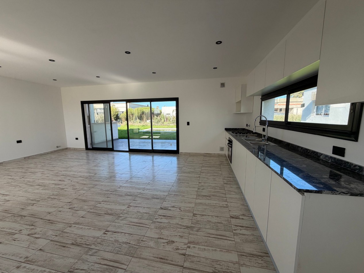 Venta casa 3 ambientes con pileta Horizontes Al Sur