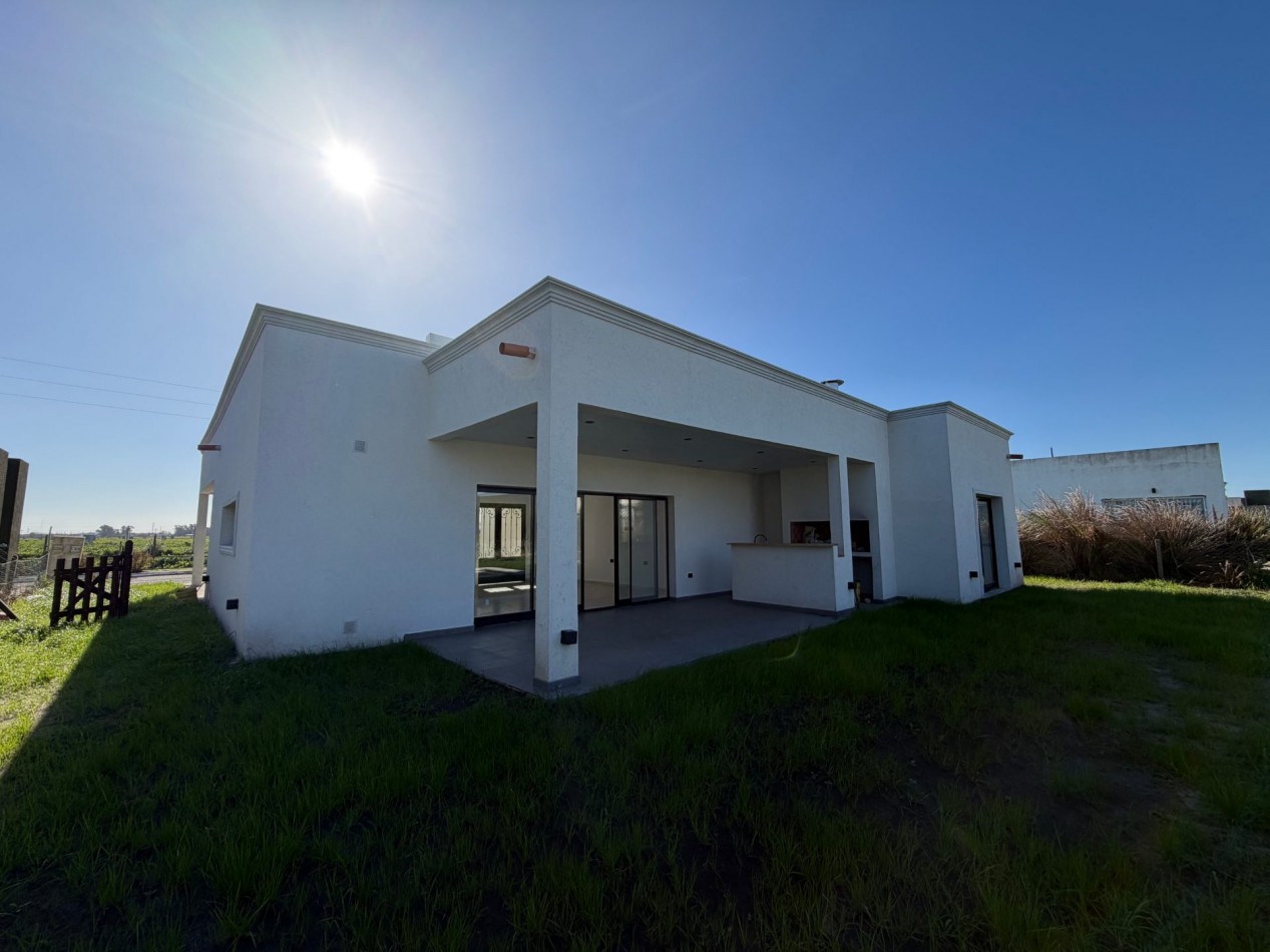 Venta casa 3 ambientes con pileta Horizontes Al Sur