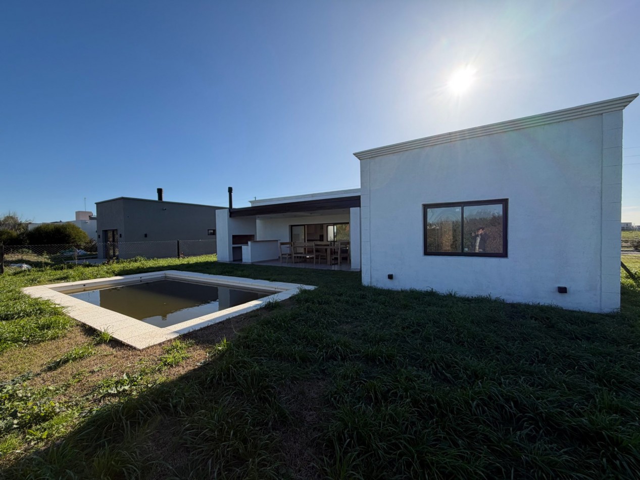 Venta casa 3 ambientes con pileta Horizontes Al Sur