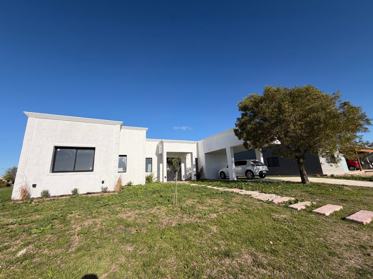 Venta casa 3 ambientes con pileta Horizontes Al Sur