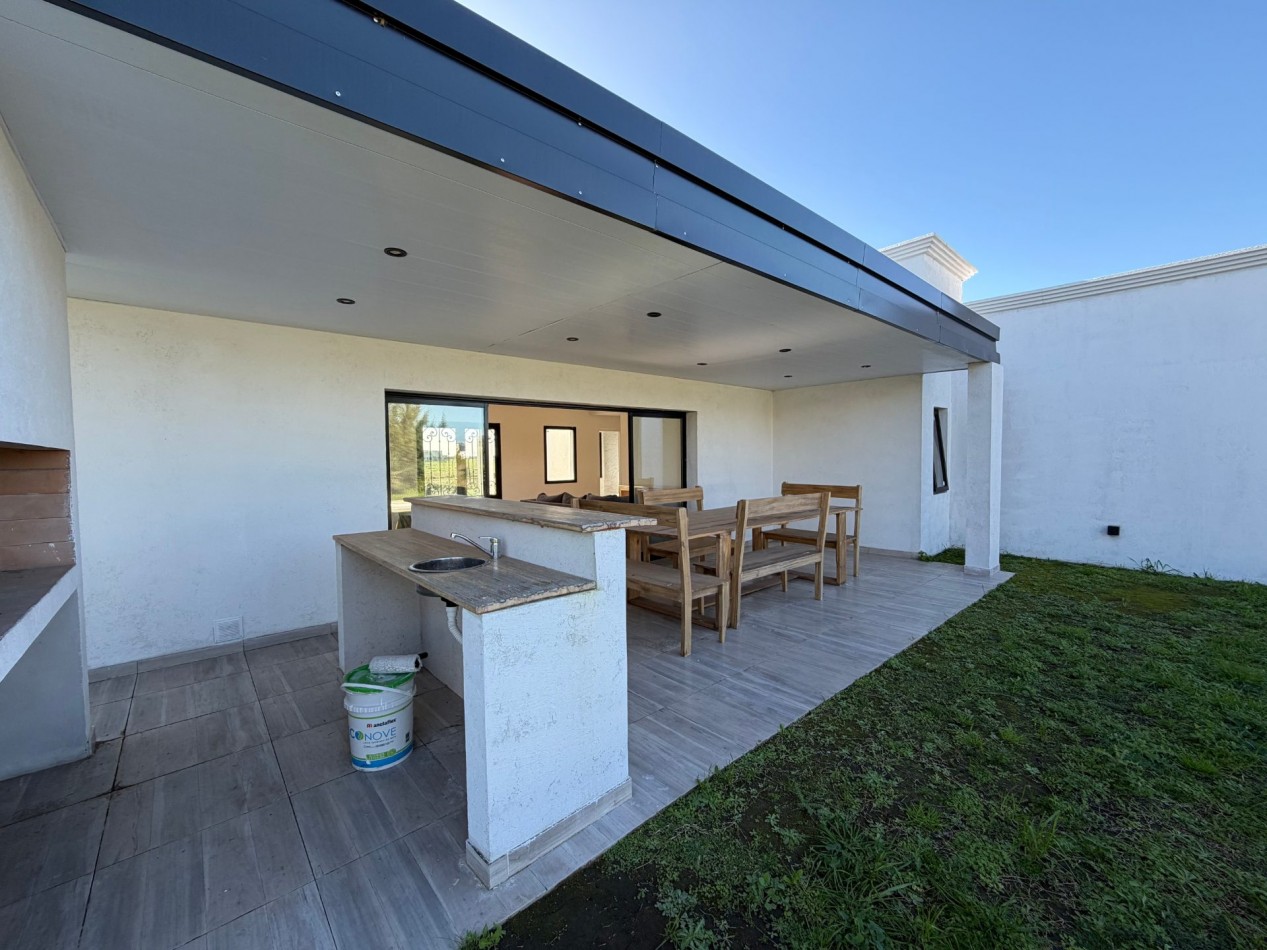 Venta casa 3 ambientes con pileta Horizontes Al Sur