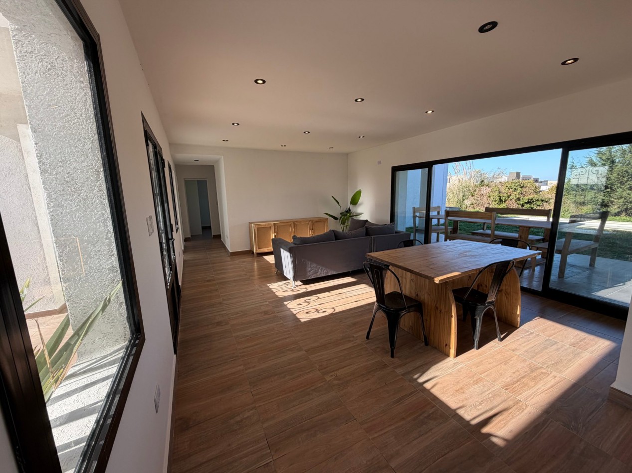 Venta casa 3 ambientes con pileta Horizontes Al Sur