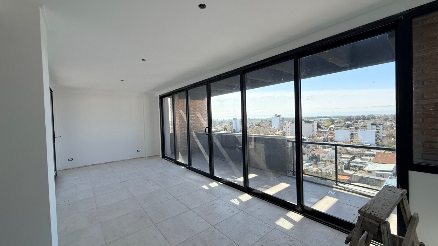 Departamento 3 ambientes con cochera en venta Quilmes Oeste