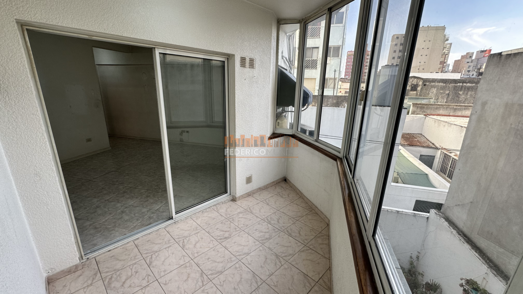 Departamento 2 ambientes con balcon y patio