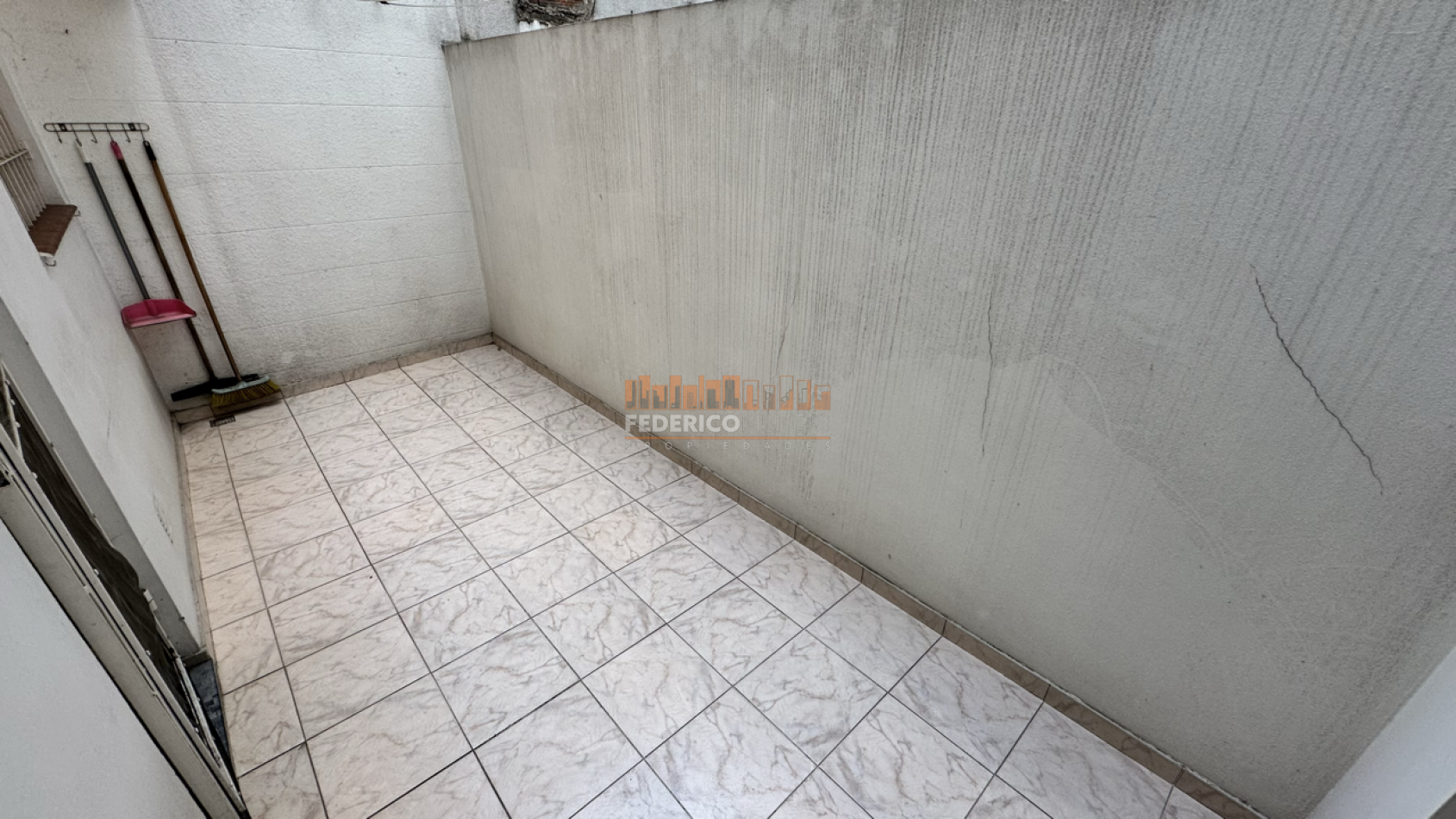 Departamento 2 ambientes con balcon y patio
