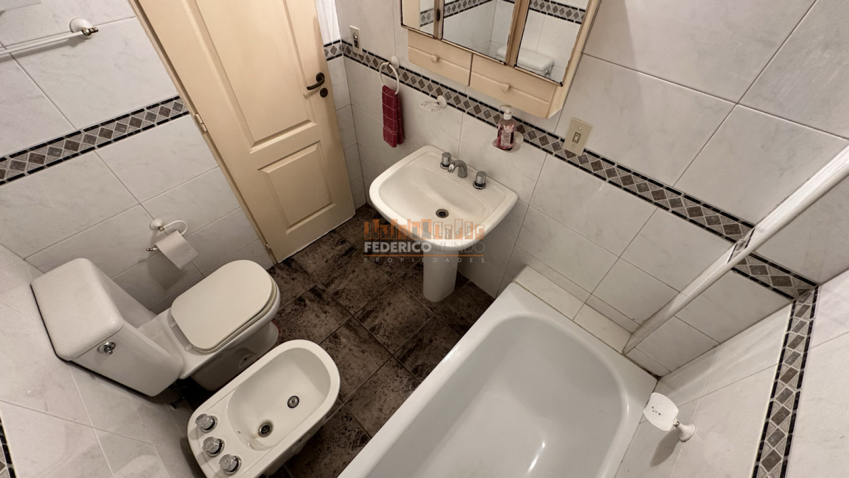 Departamento 2 ambientes con balcon y patio