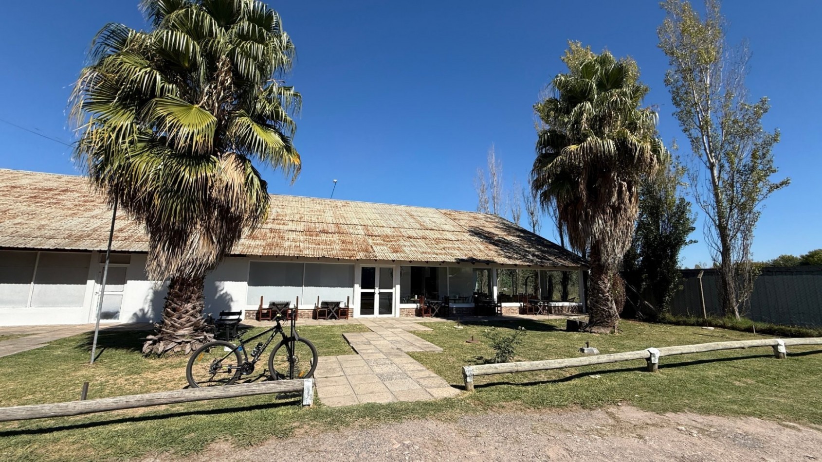 Galpon/Deposito mas playon en alquiler Parque Industrial Quilmes